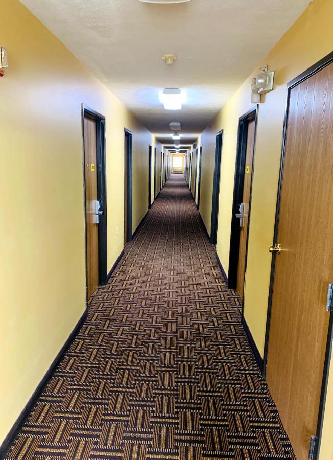 Super 8 By Wyndham Crete Motel Exterior photo