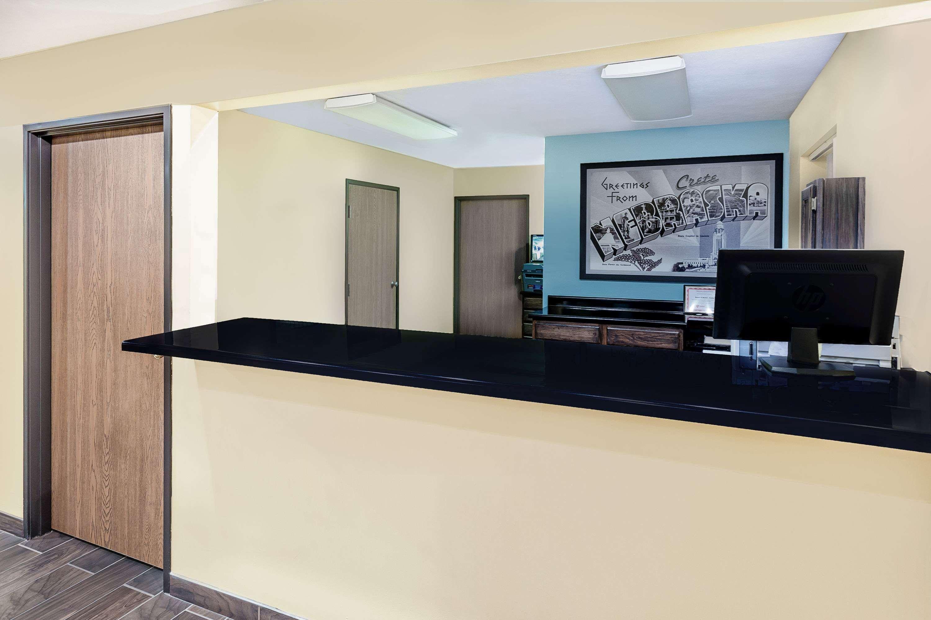 Super 8 By Wyndham Crete Motel Exterior photo